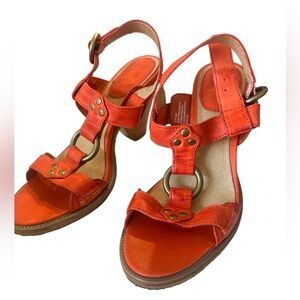 Frye Orange Mandy T-Strap Leather Sandals Size 8.5